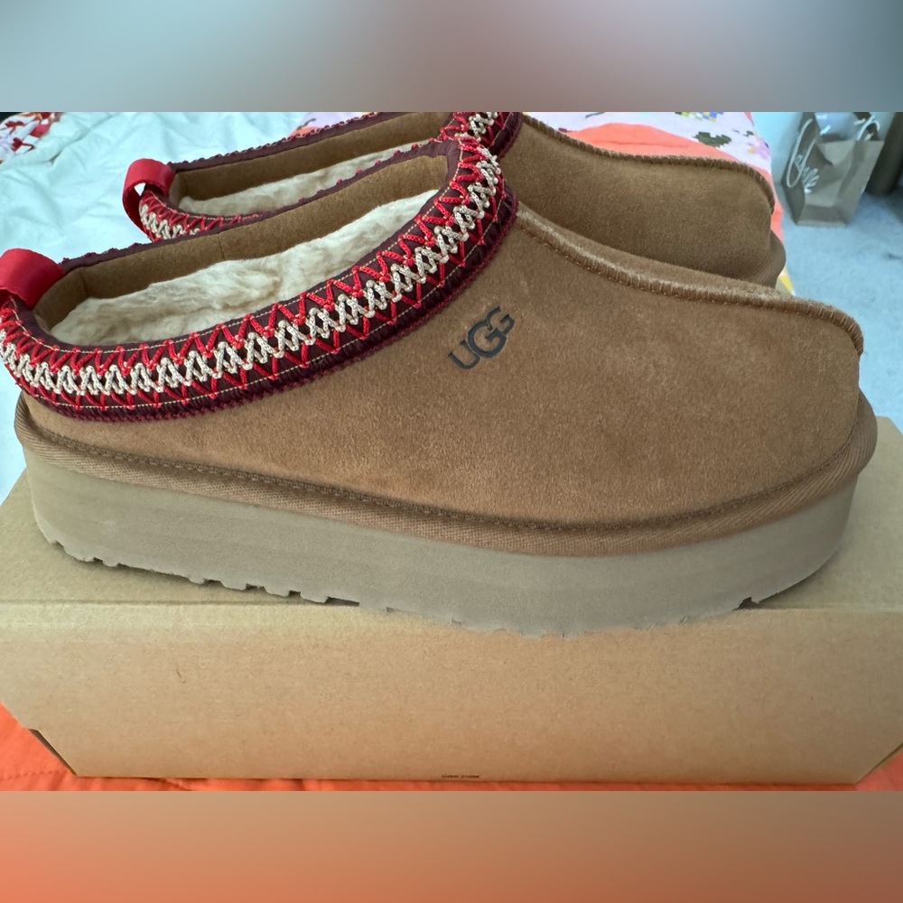UGG Tazz slipper NWT SZ 8